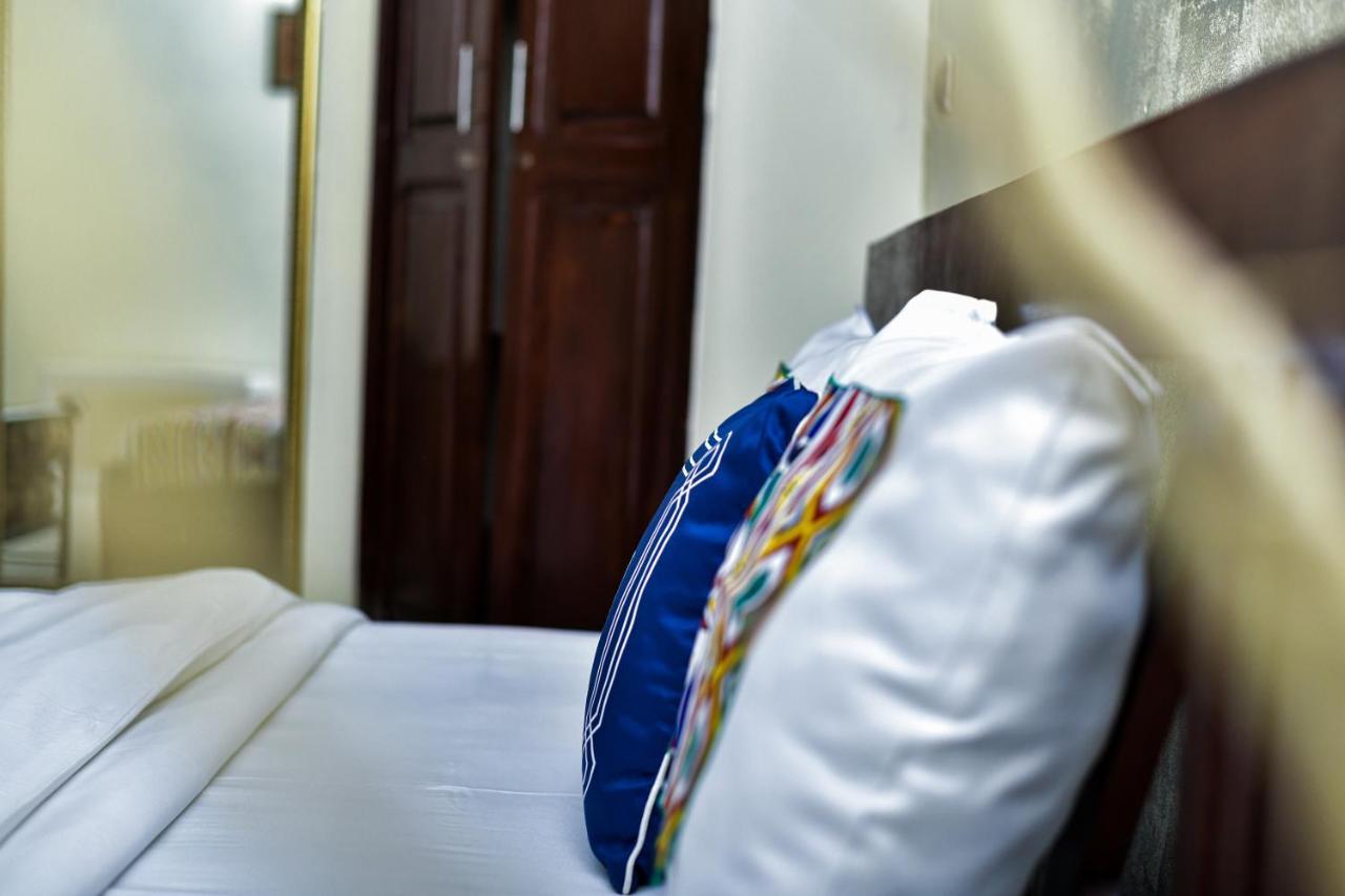 Hotel M'Rode Ломе Экстерьер фото